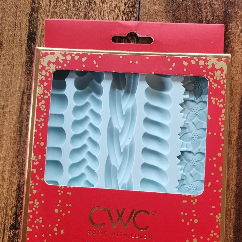 Holiday Pie Crust Mold